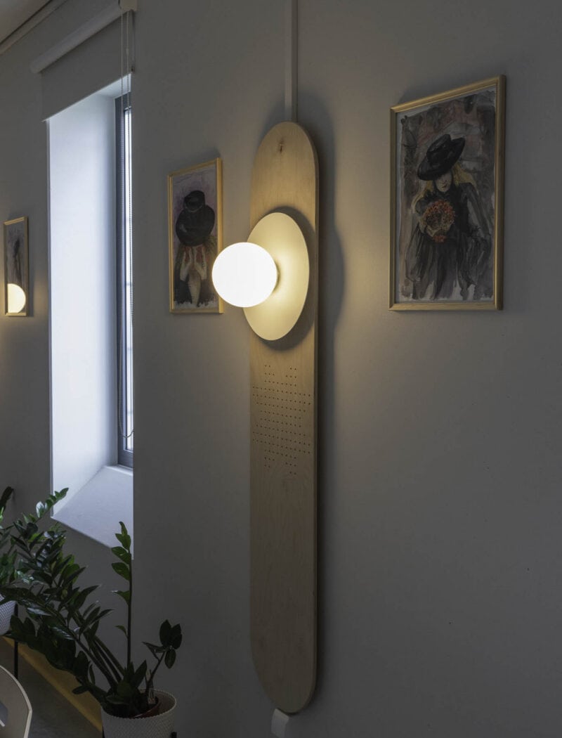 Keelekohvikus ruumis on valguspaneelid.