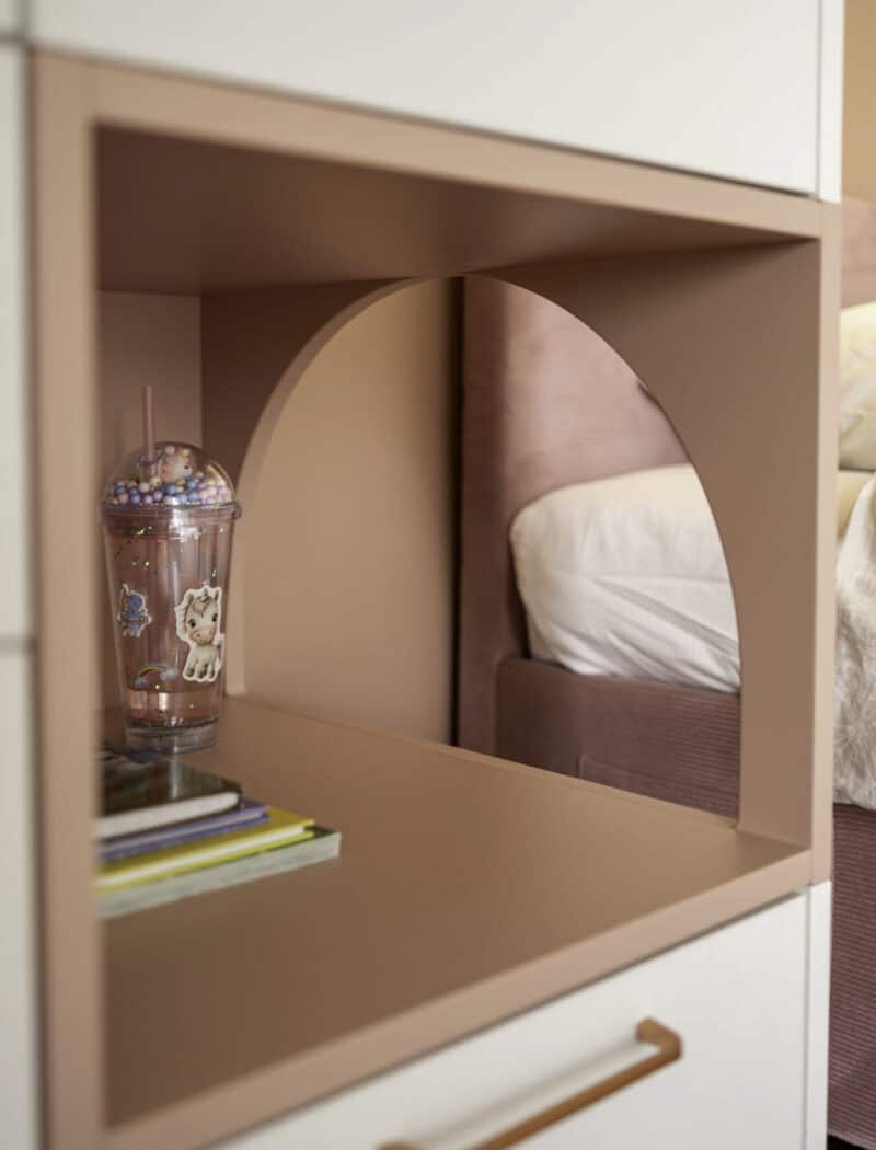 Lastetoa sisekujundus õrnades pastelsetes toonides.