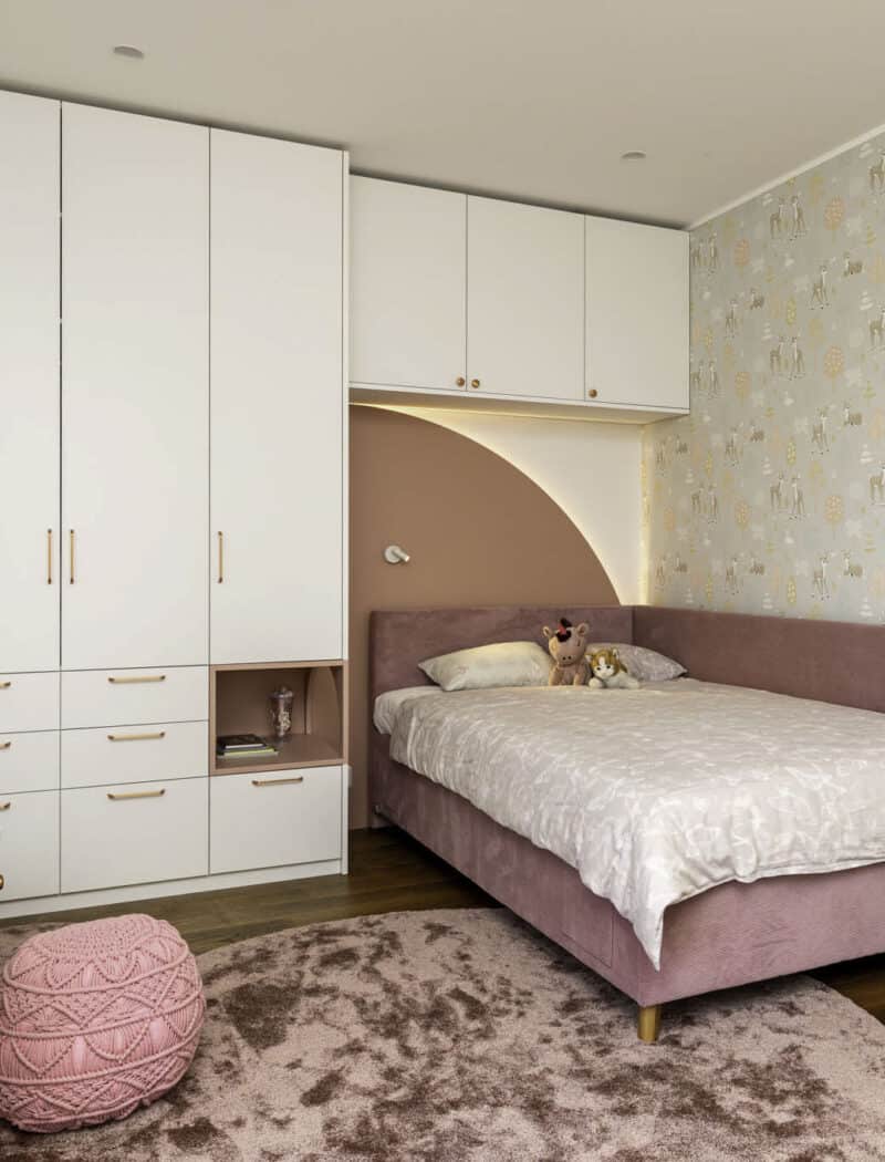 Lastetoa sisekujundus õrnades pastelsetes toonides.