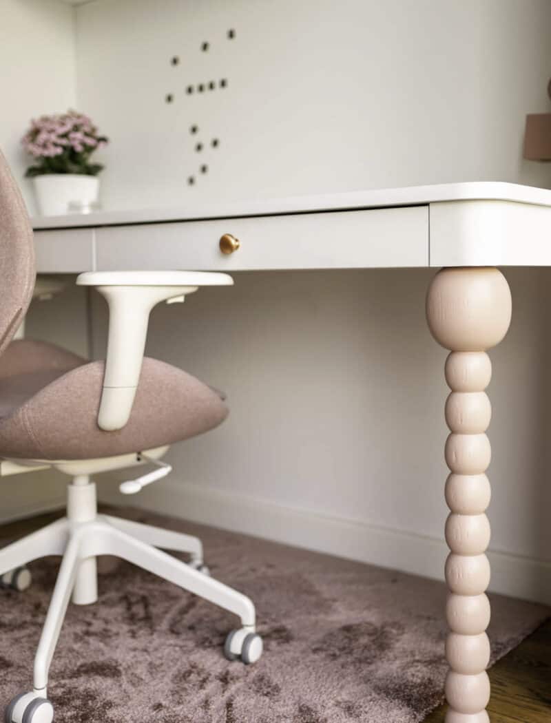 Lastetoa sisekujundus õrnades pastelsetes toonides.