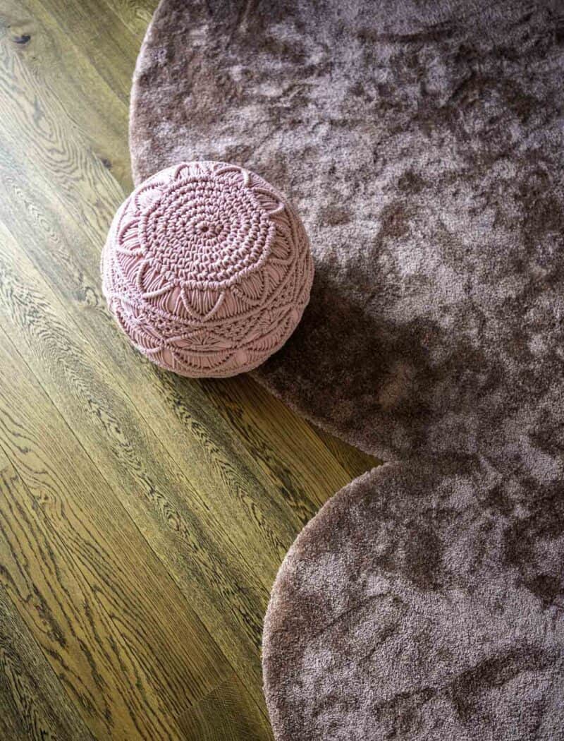 Lastetoa sisekujundus õrnades pastelsetes toonides.