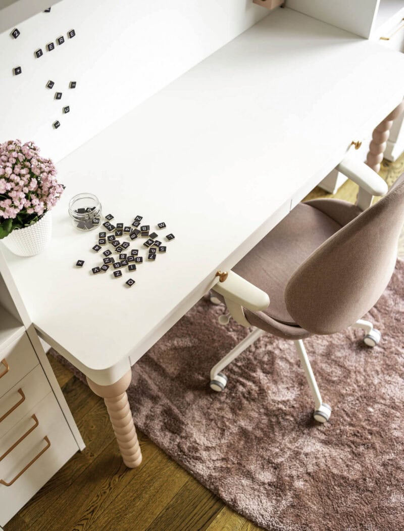 Lastetoa sisekujundus õrnades pastelsetes toonides.