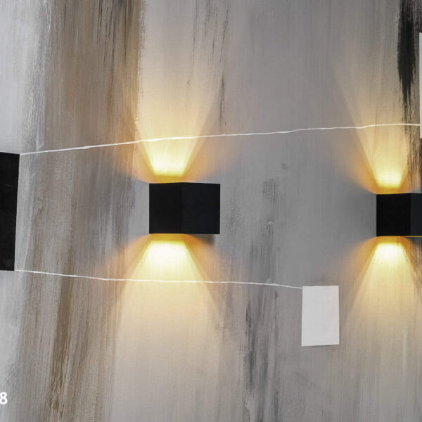 Rafineeritud eramu Nõmmel, kaasaegne interjöör, pehme valgustus ja keskne Noir Laurent kivikamin.