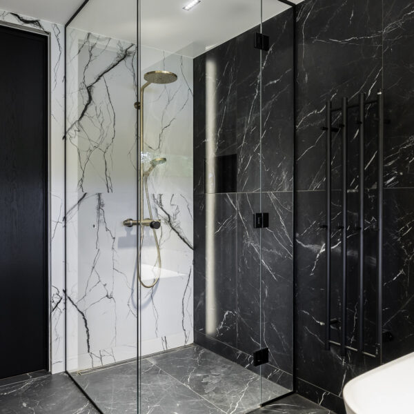 Privaatne perekorrus: vanemate magamistuba kõrge laega, kaks lastetuba, avar vannituba ja eriline puhke- ning üllatusruum