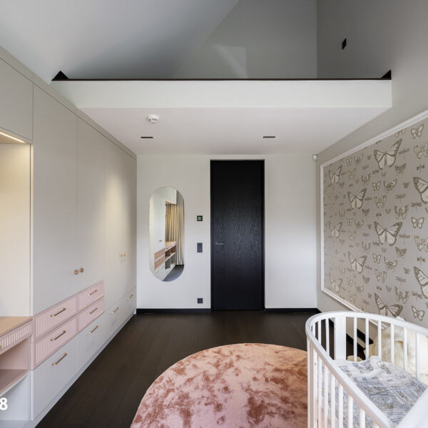 Privaatne perekorrus: vanemate magamistuba kõrge laega, kaks lastetuba, avar vannituba ja eriline puhke- ning üllatusruum